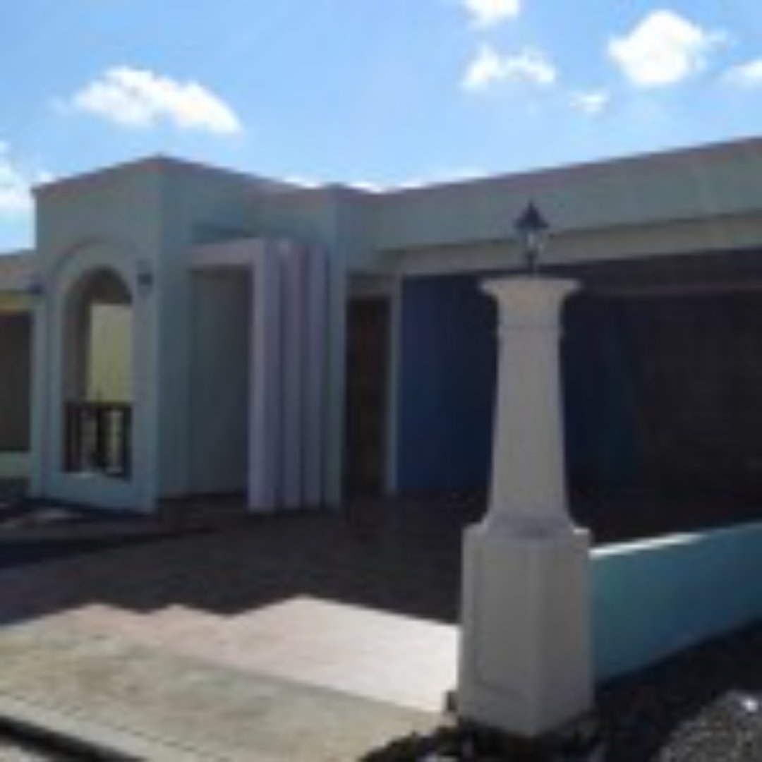 casas - Casas en Residencial Cerrado, Nasthia; Frente al Bravo Hípica