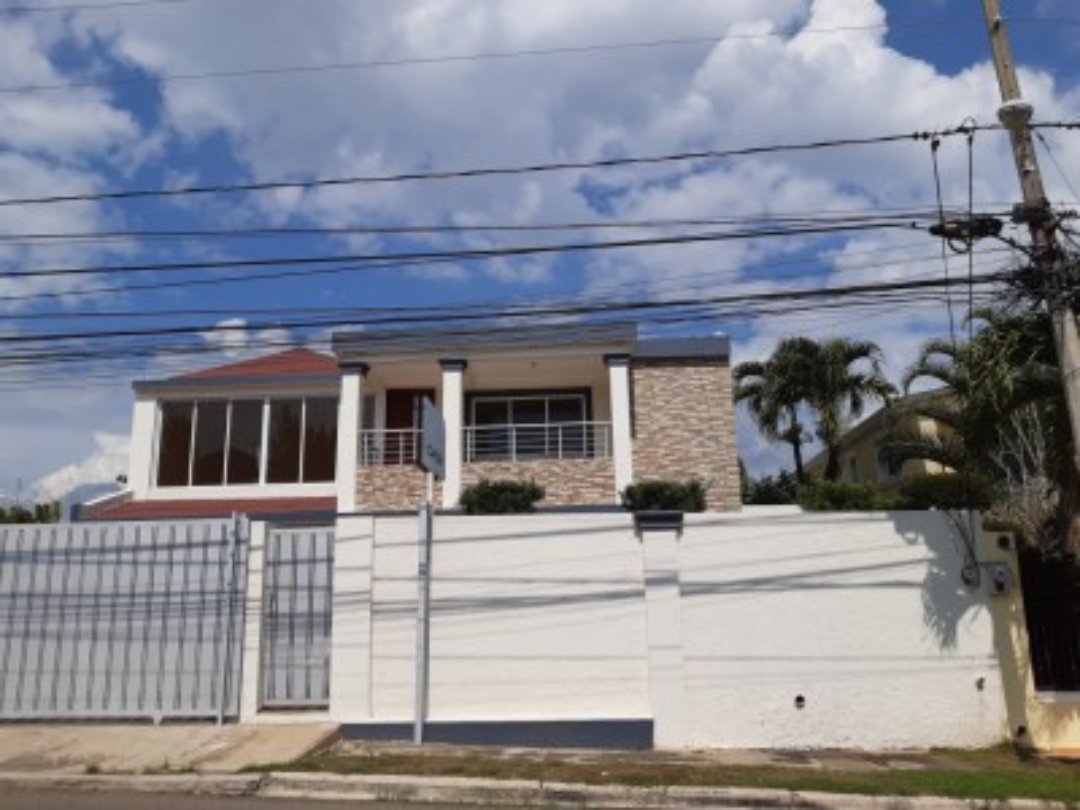 casas - Cómoda Casa con 4 Habitaciones en Cerro Alto, Santiago