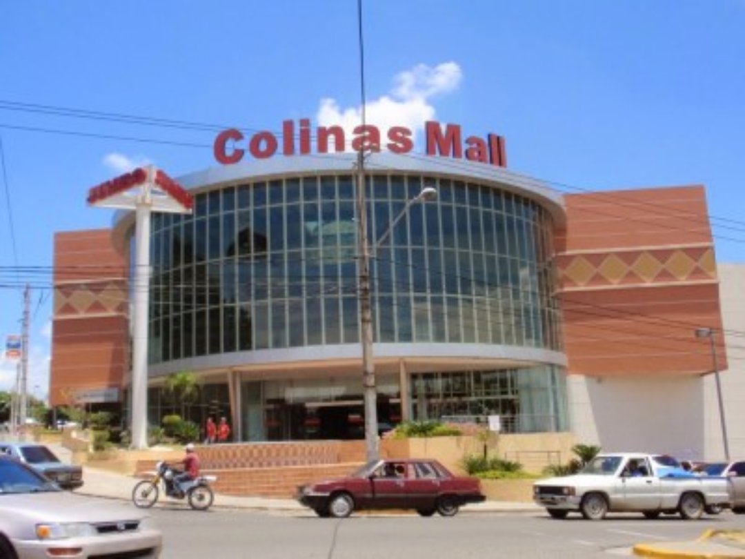oficinas y locales comerciales - Local Comercial de 2 Niveles en Food Court Colinas Mall, Santiago