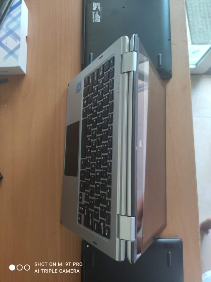Mini Laptop Evoo 11.6 FHD N3350 Ram 4GB Disco 32GB Touch Lector de Huellas