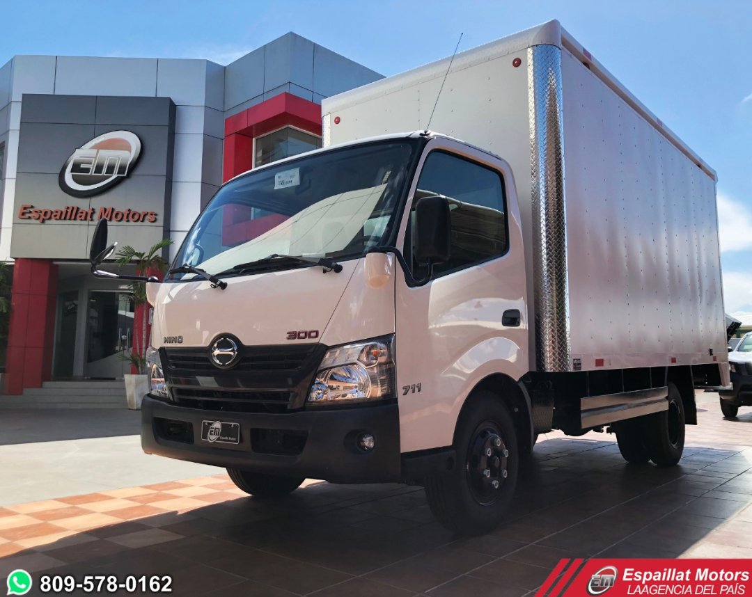camiones y vehiculos pesados - Hino W 711 2020 14 FT con furgón 