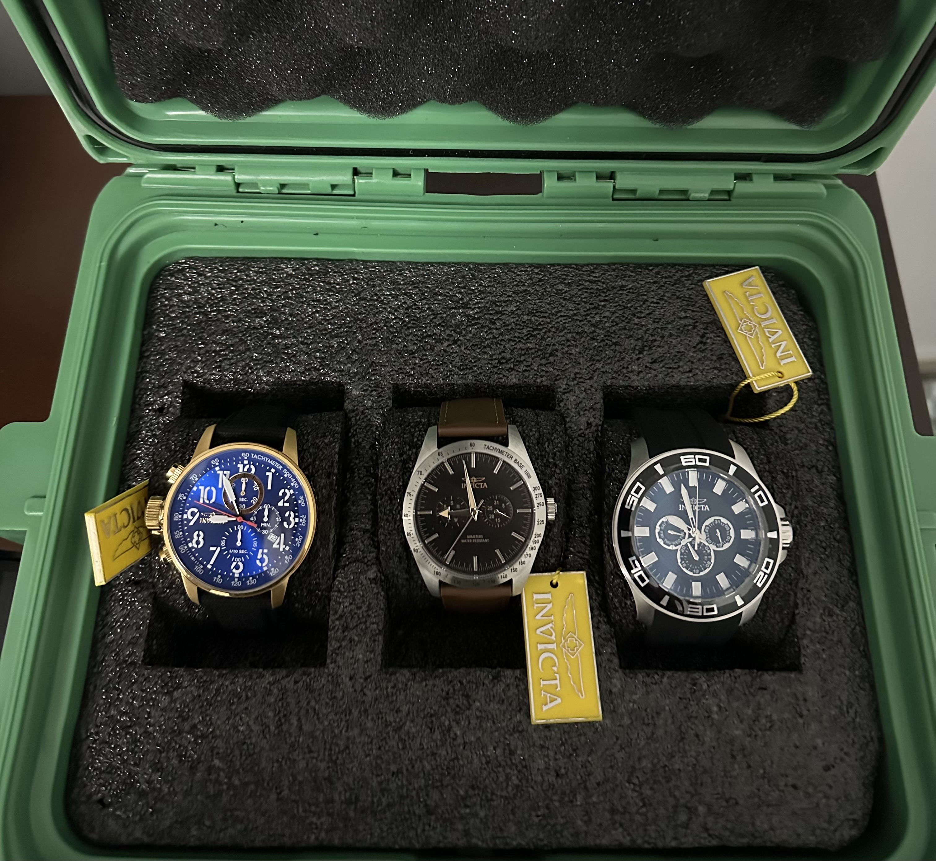 joyas, relojes y accesorios - Caja con 3 Relojes Invicta 100% Original,Nuevos.Incluye Caja,factura y garantía  0