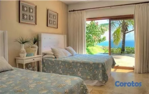otros inmuebles - En Venta Villa Duplex en Puerto Bahia Samana Vista al mar 9