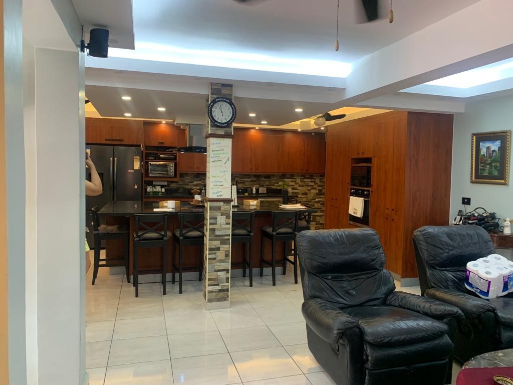 casas - VENDO Casa De 2 Niveles En Residencial Cerrado Altos De Arroyo Hondo III

 9