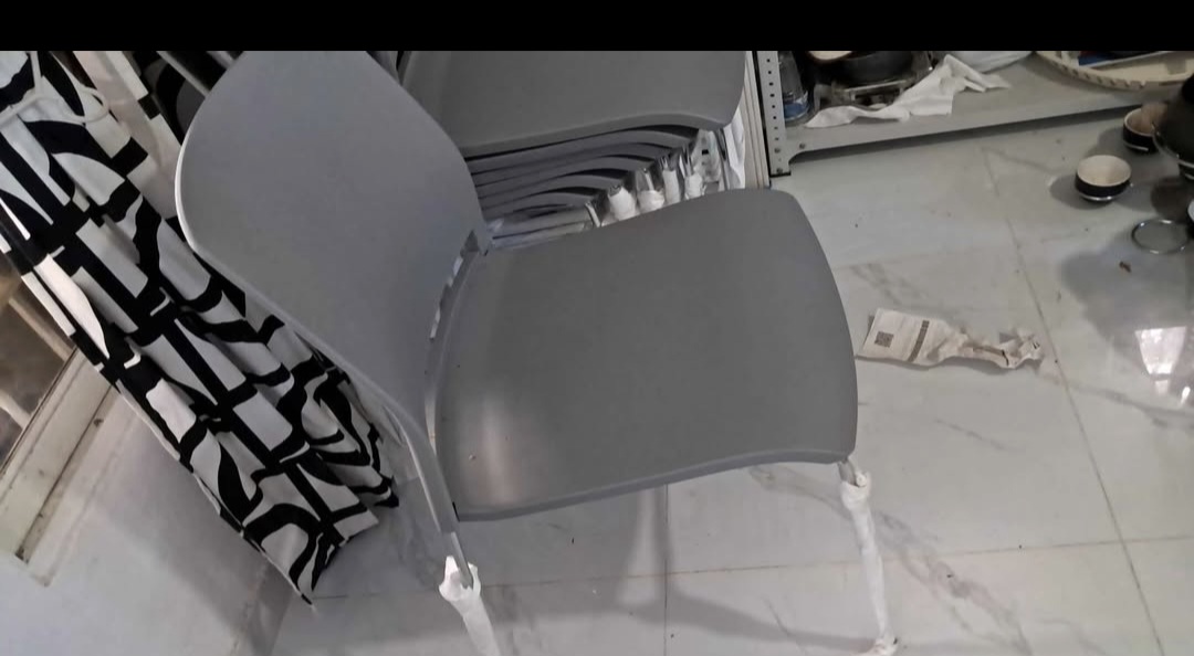 cocina - Varias sillas apilable nueva  2300 cada una 4
