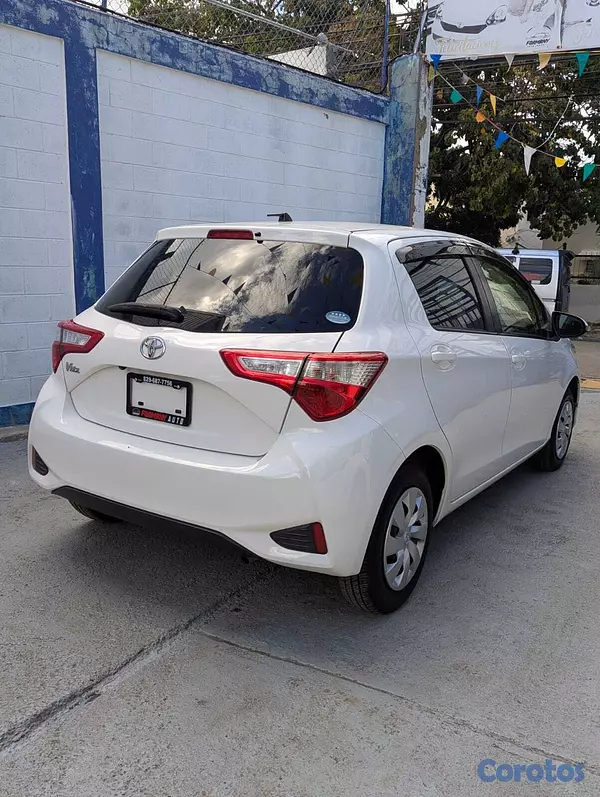 carros - TOYOTA VITZ 2020 10