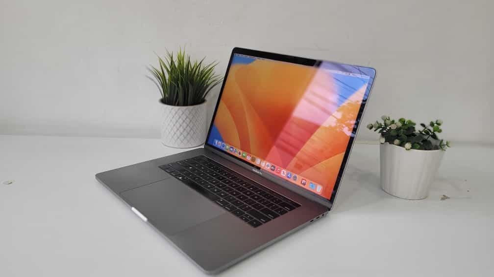computadoras y laptops - MACBOOK PRO 2019 15 CORE I9, 16GB RAM 512GB SSD