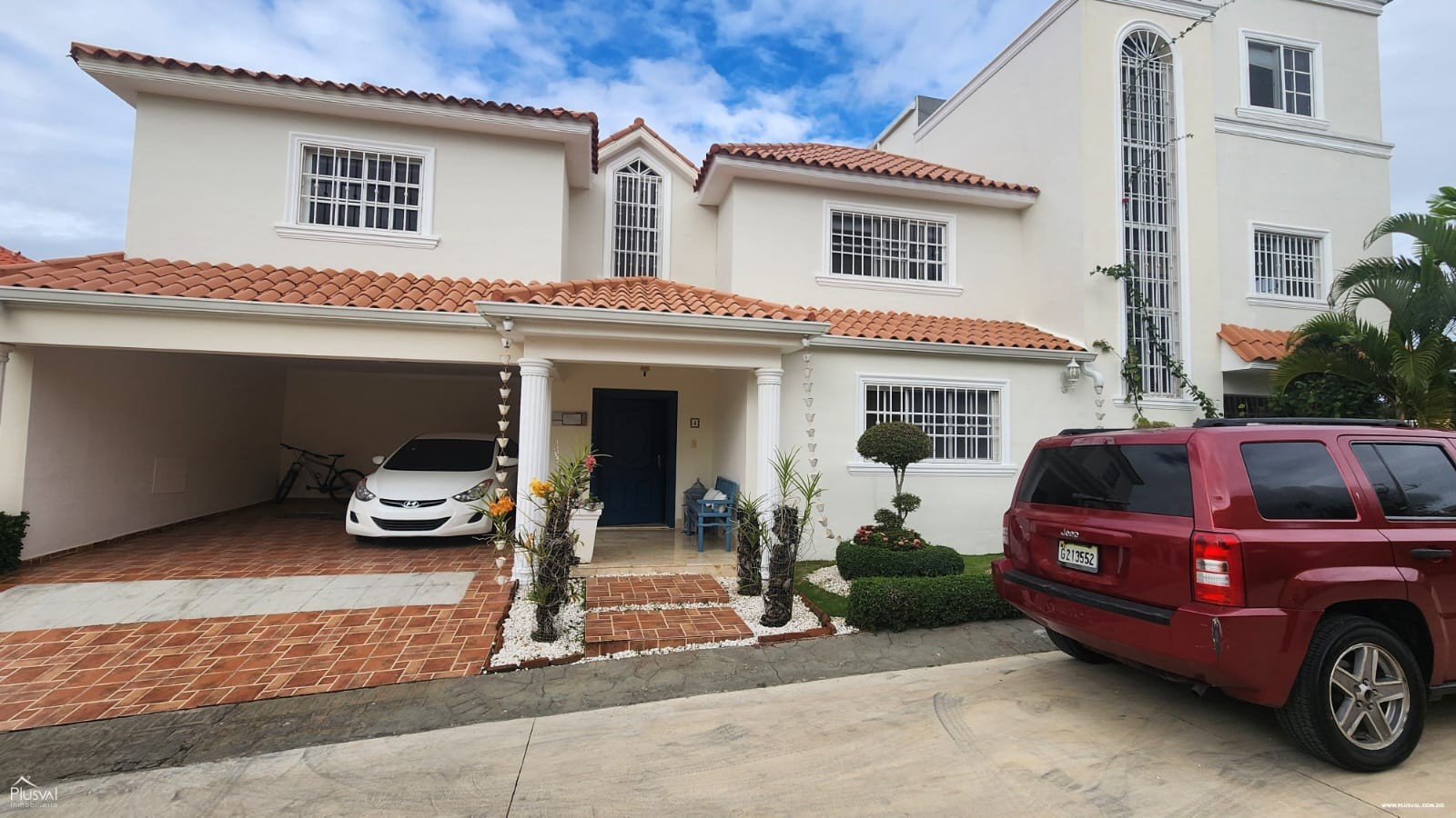 casas - Altos de Arroyo Hondo III, Distrito Nacional
Amplia casa de 3er Piso
USD$450,000