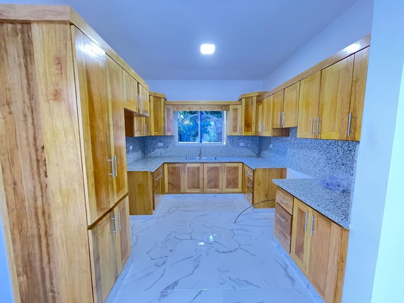 casas - Casa moderna con buenos espacios y ubicación a buen precio  2