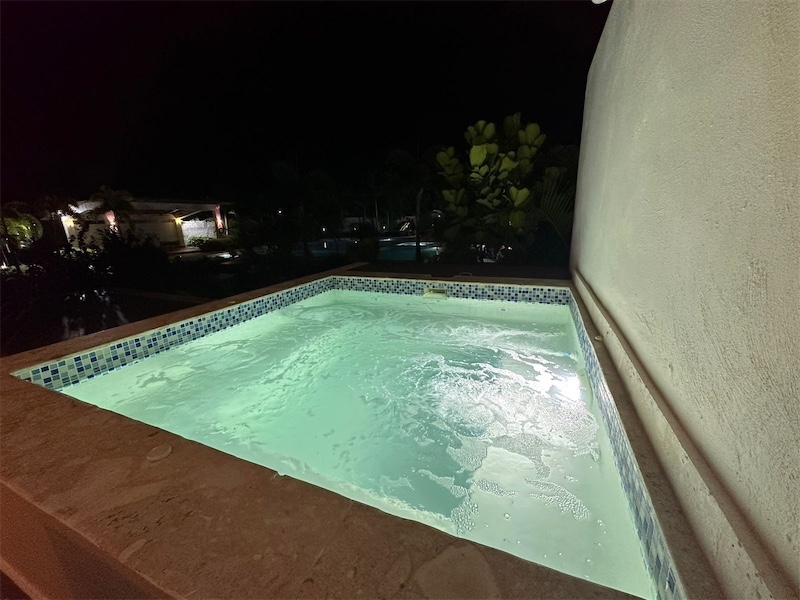 apartamentos - Venta de apartamento con jacuzzi Juan Dolio 2da línea de playa  6