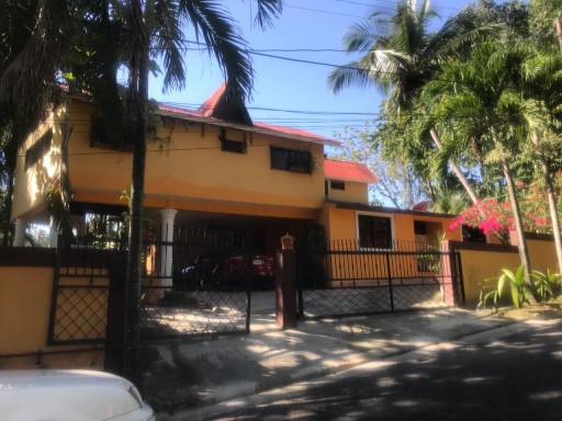 apartamentos - Alquilo apartamento, Arrollo Hondo3 
Cerca de la Embajada Americana 
 2do Nivel
 2