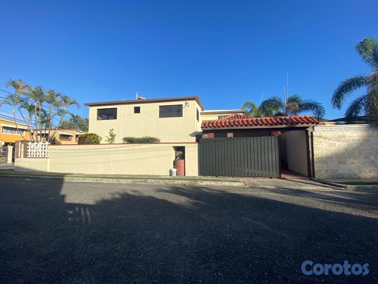 casas - venta de casa con 300mts próximo a la avenida España Santo Domingo este  5