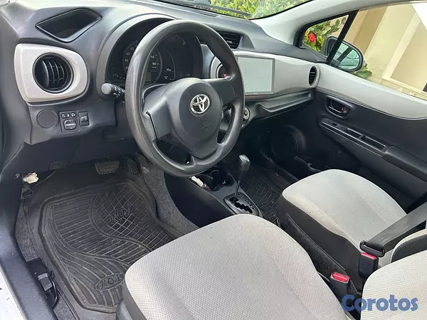 carros - Toyota vitz 2012 3