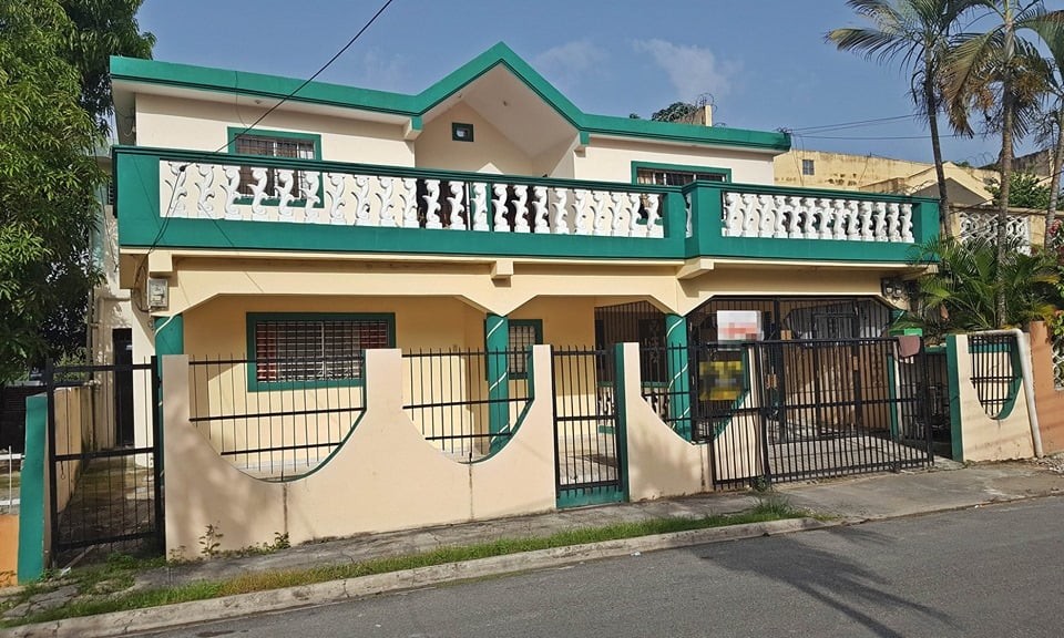 casas - Casa en Vista Bella, Santo Domingo Norte, Oportunidad de Inversion (3 CASAS)