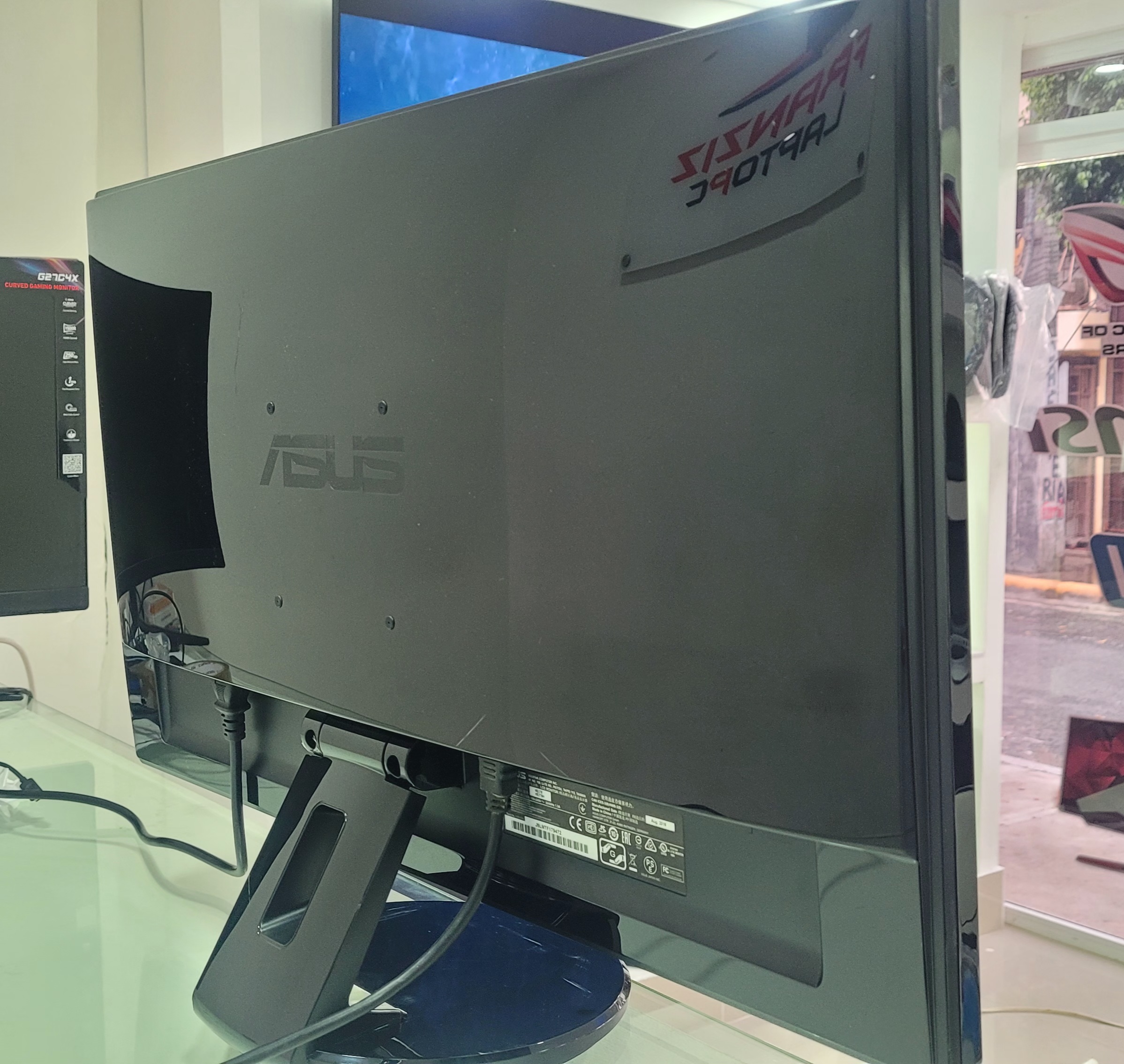computadoras y laptops - Monitor asus 27 Pulgadas Full 1080p hdmi DisplayPort trae Bocinas  2