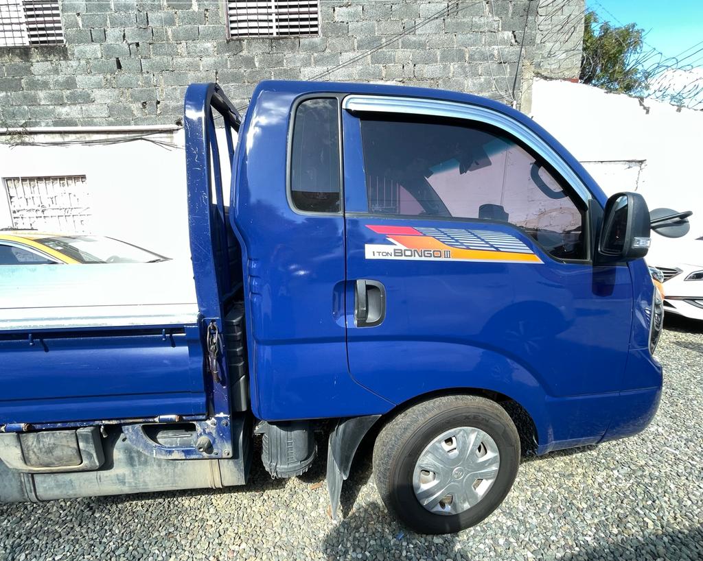jeepetas y camionetas - KIA BONGO III 2018 AZUL DESDE: RD$ 870,000.00 