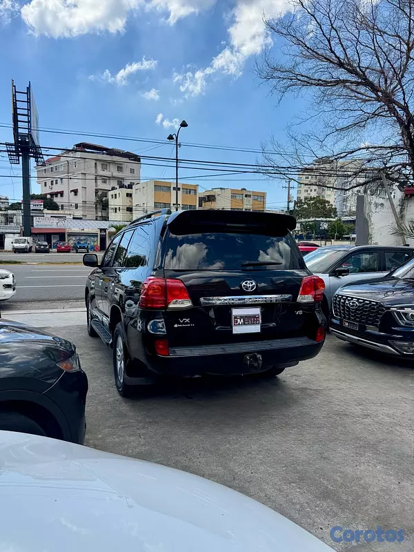 jeepetas y camionetas - Toyota Land Cruiser VX 2010 7