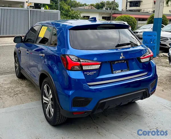 jeepetas y camionetas - Mitsubishi Outlander Sport SE 4x4 2020 6