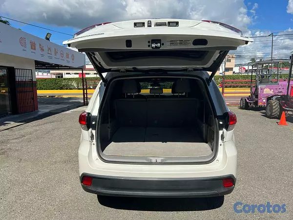 jeepetas y camionetas - VENDO TOYOTA HIGHLANDER 2027 3
