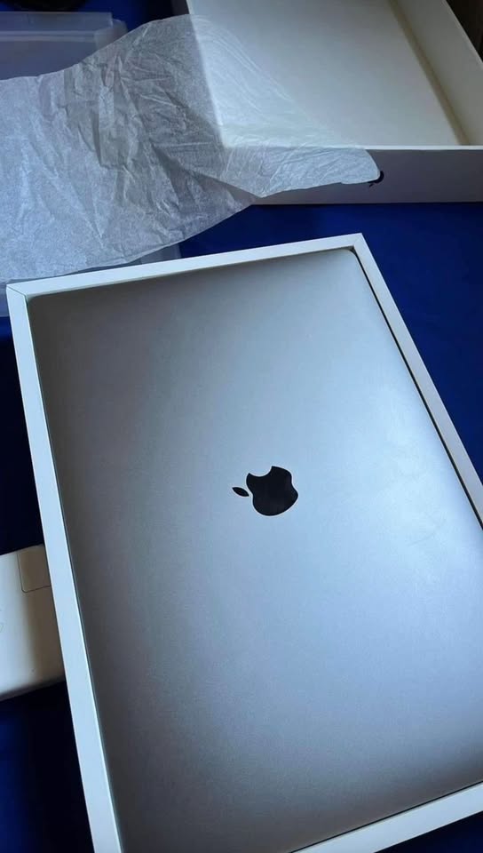 computadoras y laptops - MacBook pro 2019 Touchbar Intel core i9 a 2.4Ghz  1