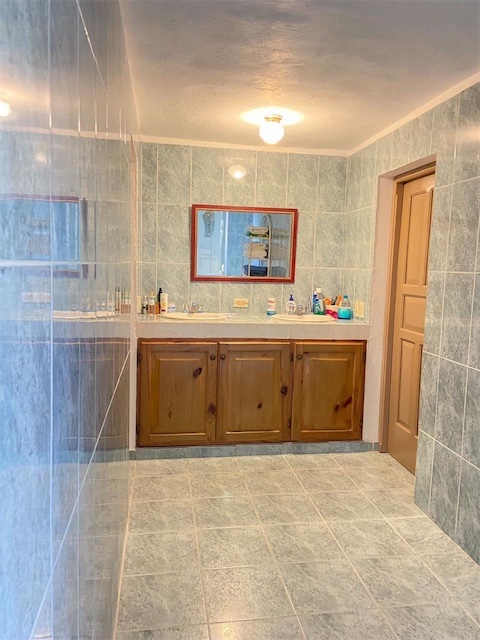 casas vacacionales y villas - Venta de Villa en el boulevard de Juan Dolio con piscina y 493mts de patio 5