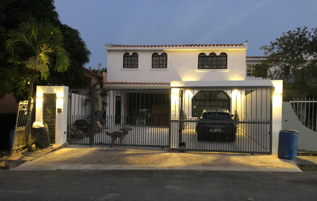 casas - Se Vende casa con  Seguridad en Puerta de Hierro 2