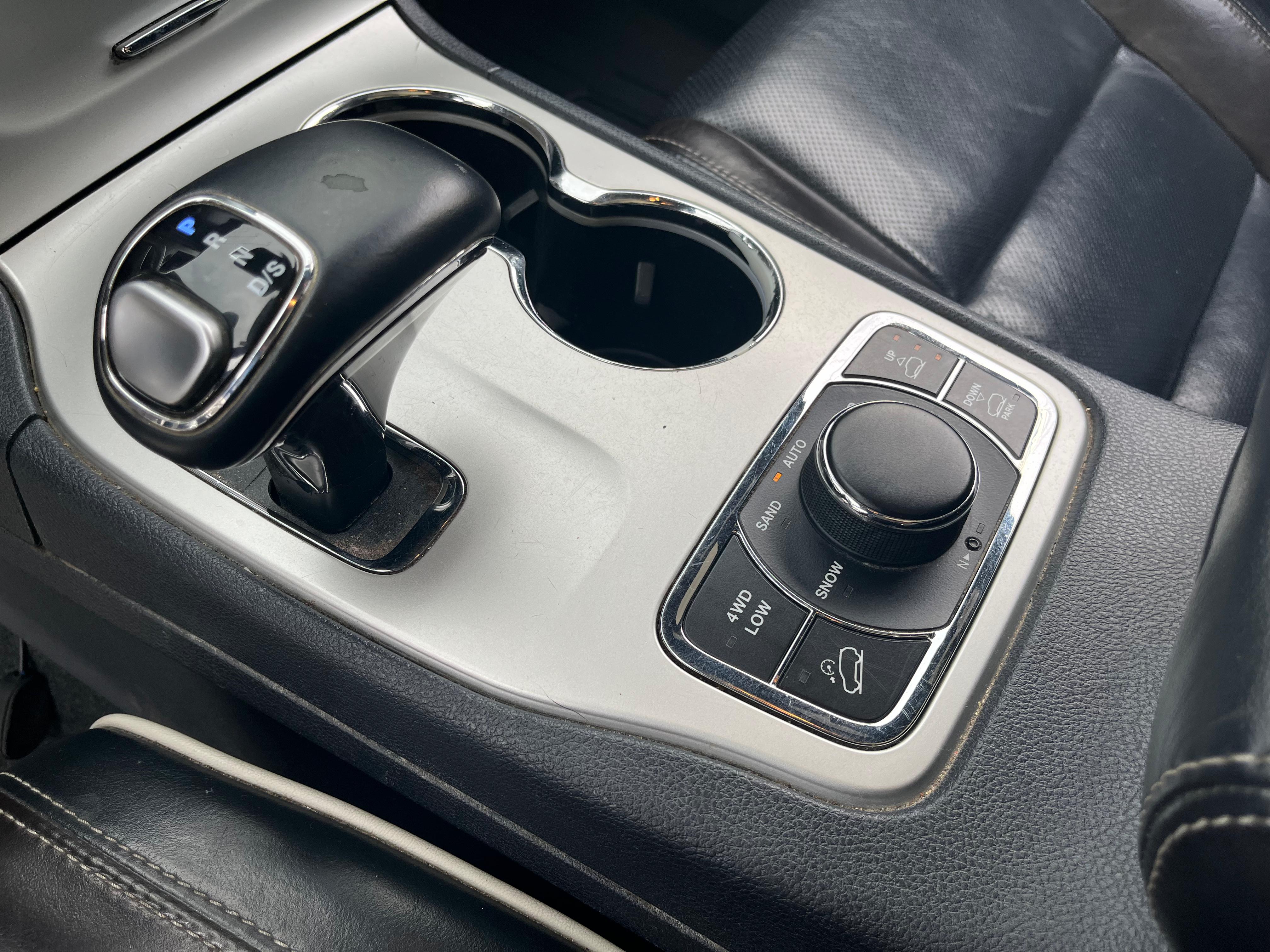 jeepetas y camionetas - JEEP GRAND CHEROKEE OVERLAND 2015 5