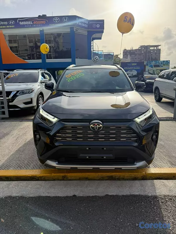 jeepetas y camionetas - Toyota Rav4 XLE 2025 3