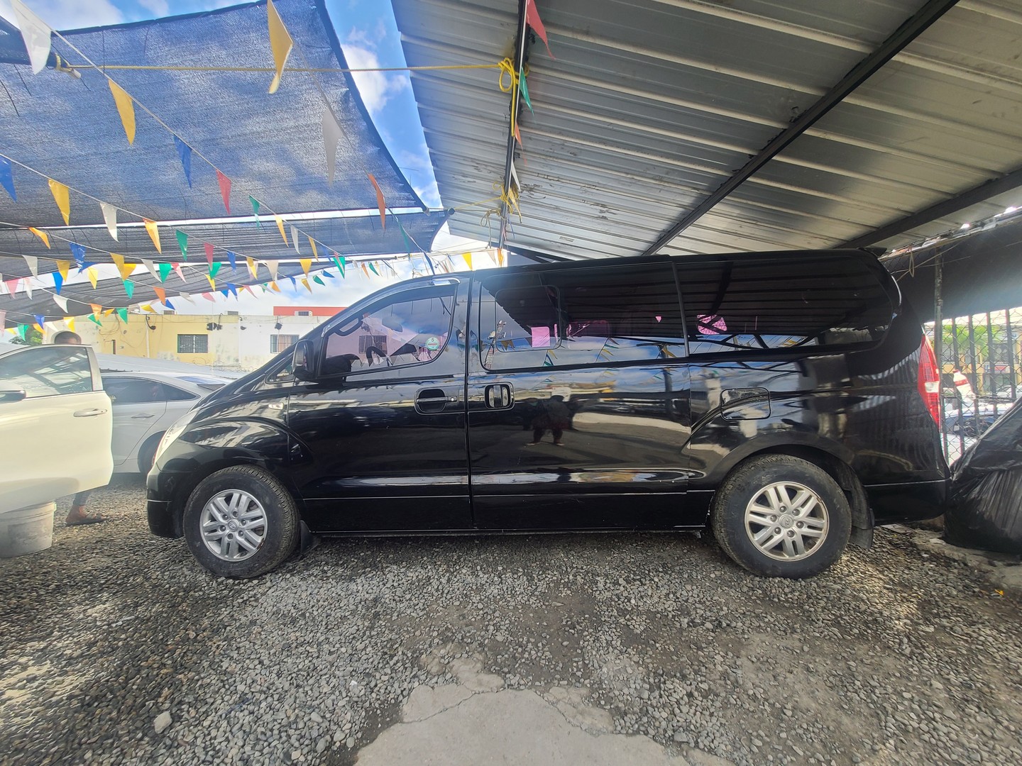 otros vehiculos - HYUNDAI GRAND STAREX 2017 NEGRA 5