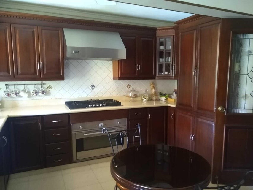casas - Casa en venta #24-1376 amplia, con cómodas hab. jacuzzi, cocina con desayunador 1