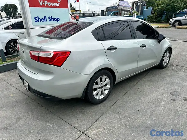 carros - kia rio 2015 9