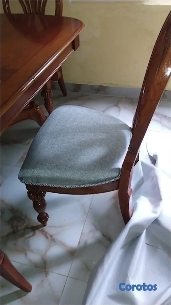 muebles y colchones - Juego de comedor y su vitrina.  3