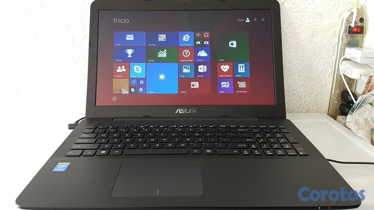 computadoras y laptops - laptop Asus 17 Pulg intel 7ma Gen Ram 4gb Disco 128gb SSD Sollido Wifi 1