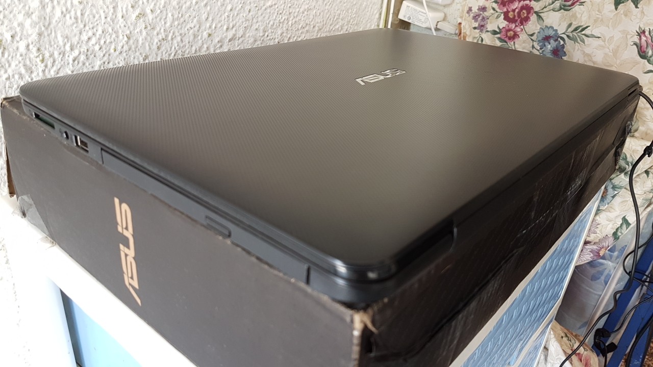 computadoras y laptops - laptop Asus 17 Pulg intel 7ma Gen Ram 4gb Disco 128gb SSD Sollido Wifi 2