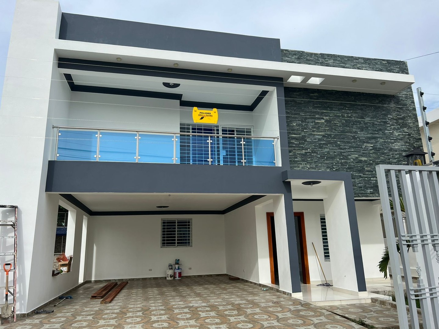 casas - Moderna Casa con Piscina en Cerro Alto