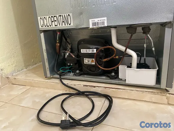 electrodomesticos - Una nevera casi nueva con todos sus accesorios, completamente funcional  6