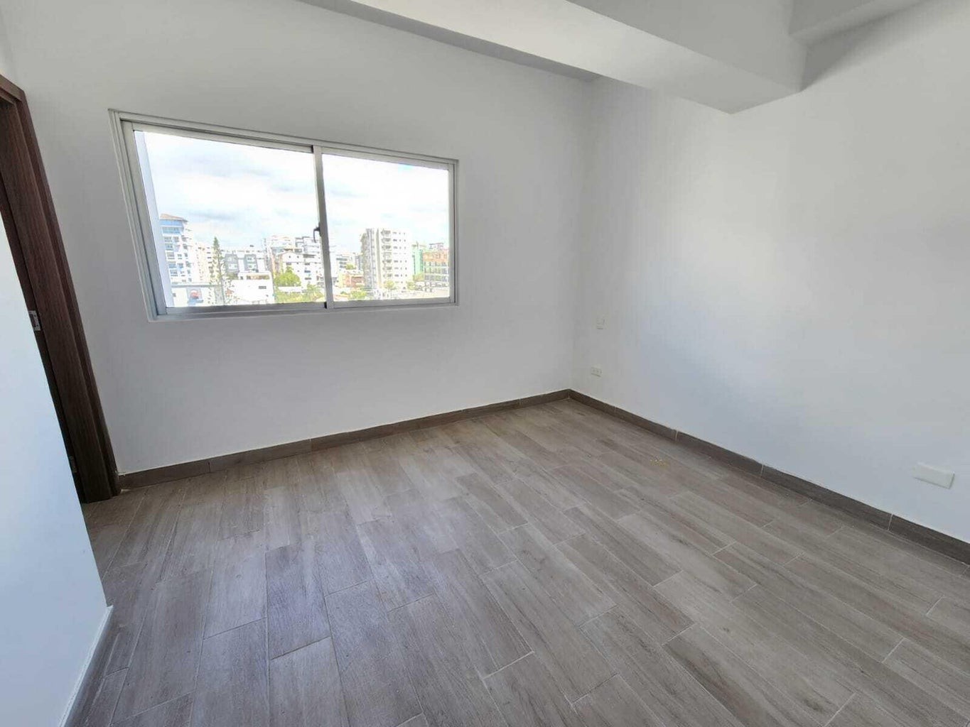 apartamentos - Apartamento Amueblado de 95 mts2 en Alquiler Evaristo Morales Dos Habitaciones. 3