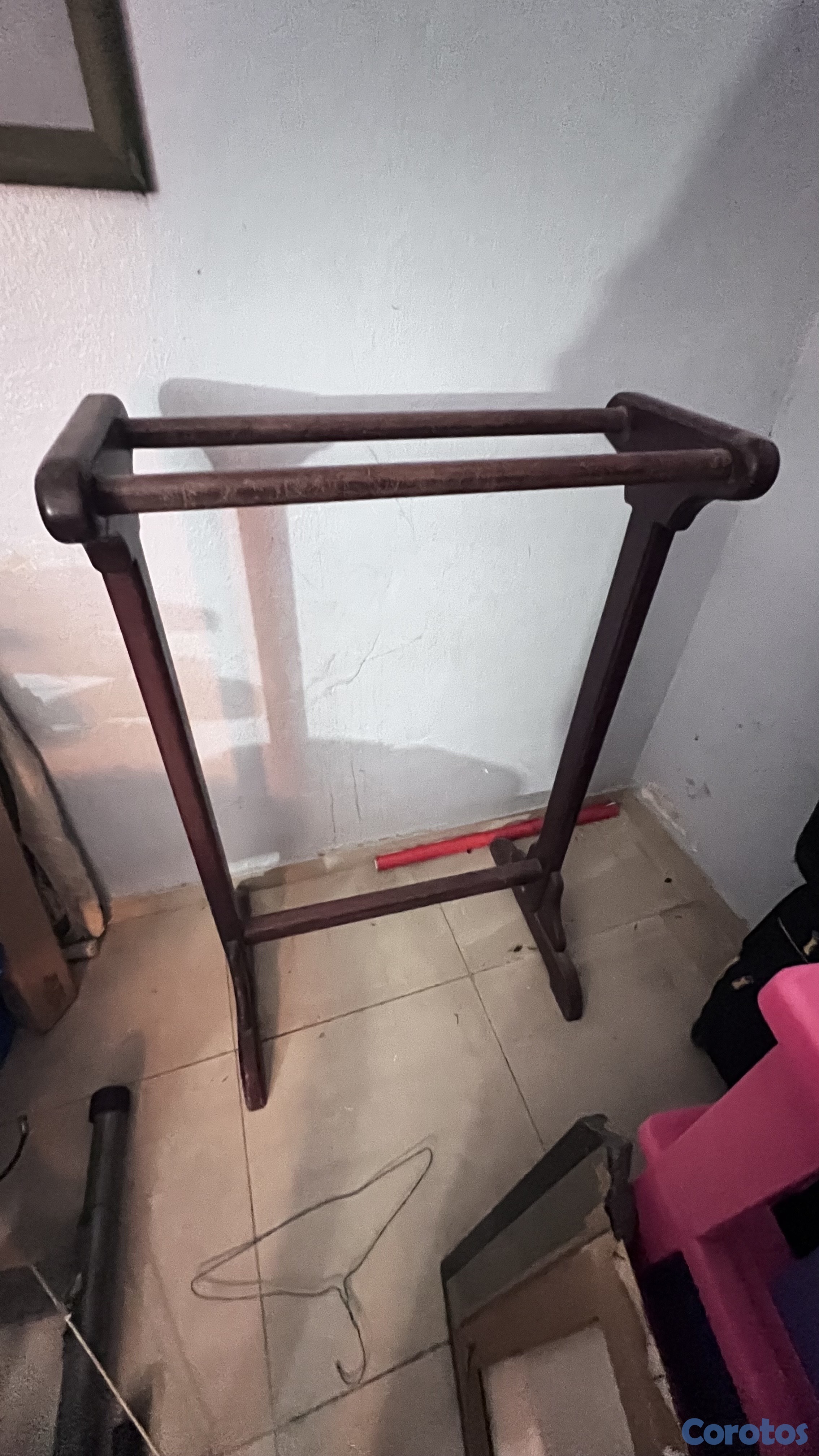 muebles y colchones - Porta Trajes en Caoba  2