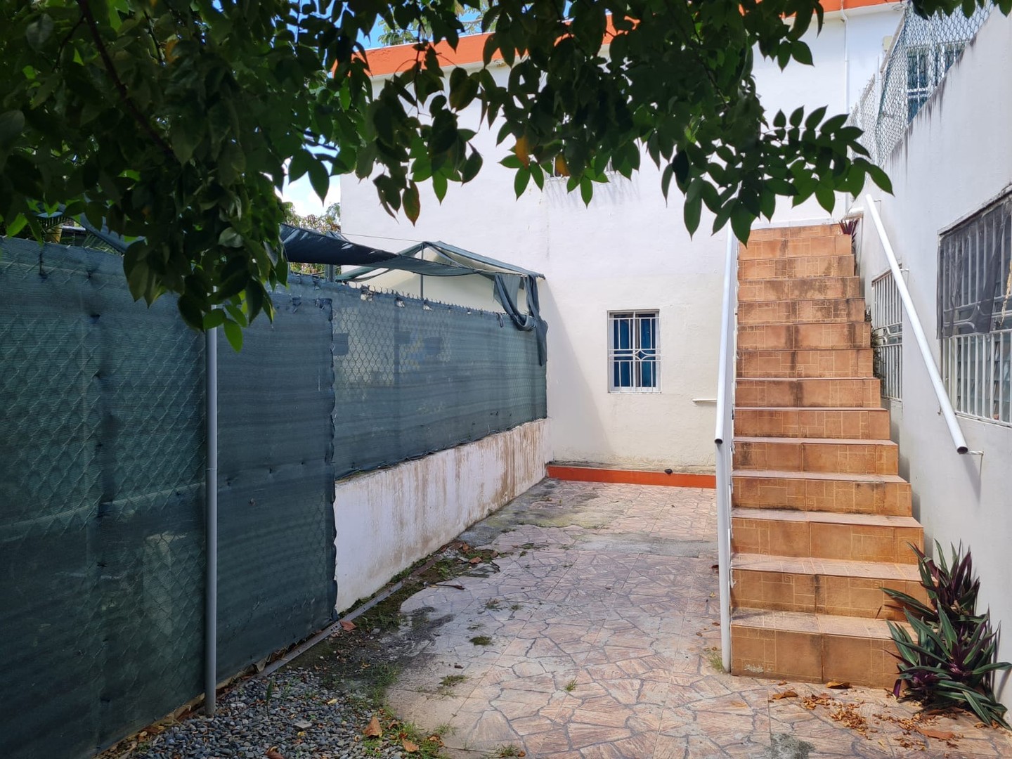 casas - Amplia Casa en Zona Residencial en Santo Domingo Oeste  2