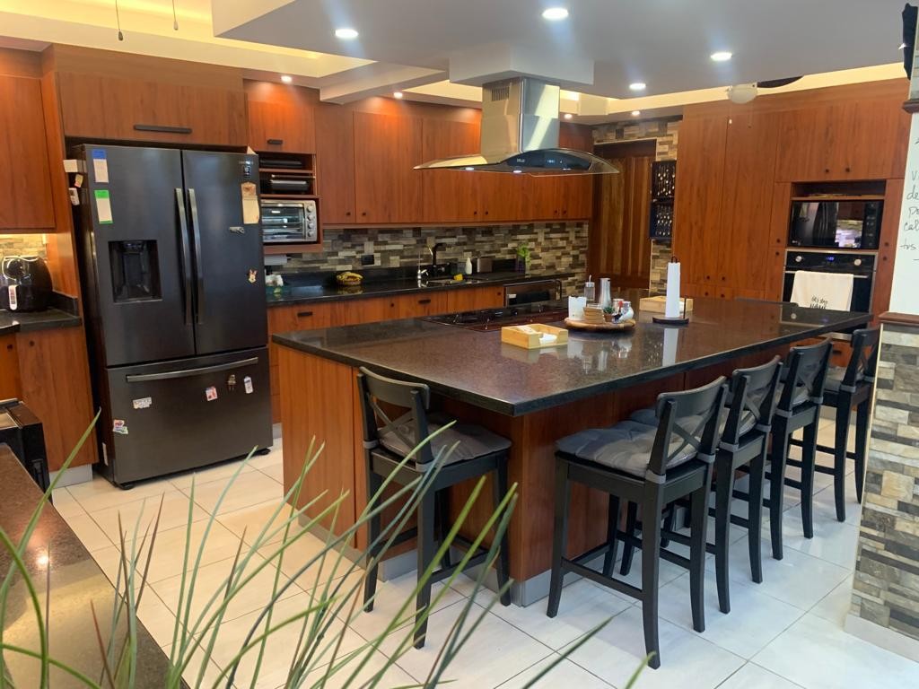 casas - VENDO Casa De 2 Niveles En Residencial Cerrado Altos De Arroyo Hondo III

 8