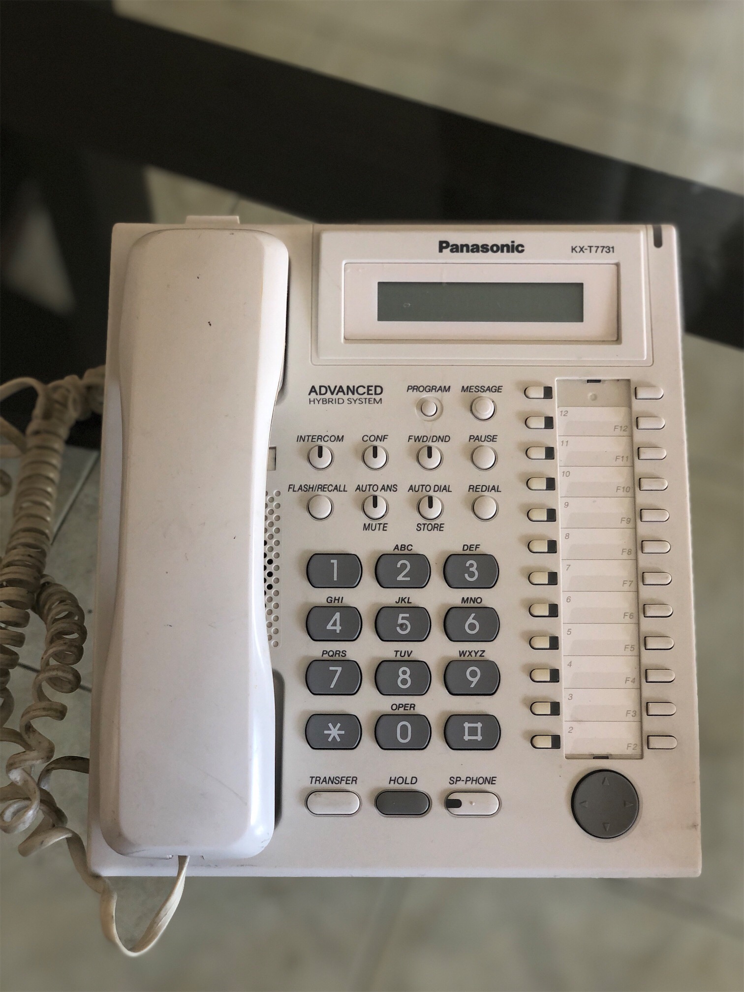 otros electronicos - TELEFONOS PARA CENTRAL PANASONIC KX-T7330/T7331/T7335/T7336 (BLANCOS Y NEGROS)