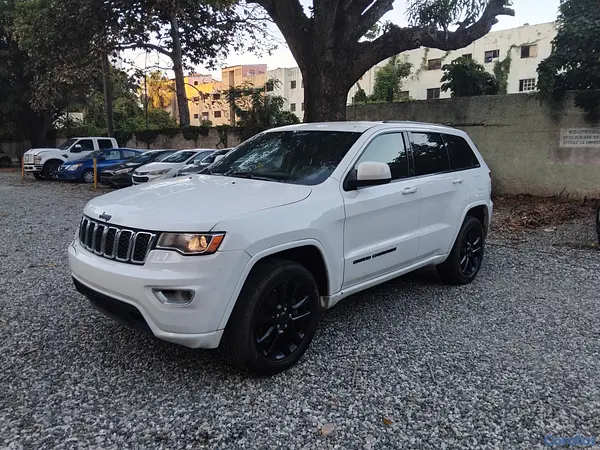 jeepetas y camionetas - JEEP GRAND CHEROKEE LATITUD 4X4 2018 2