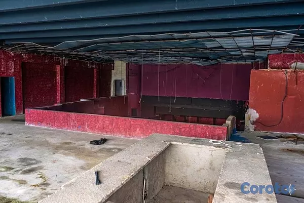 oficinas y locales comerciales - Vendo Local Comercial en Zona Universitaria  8