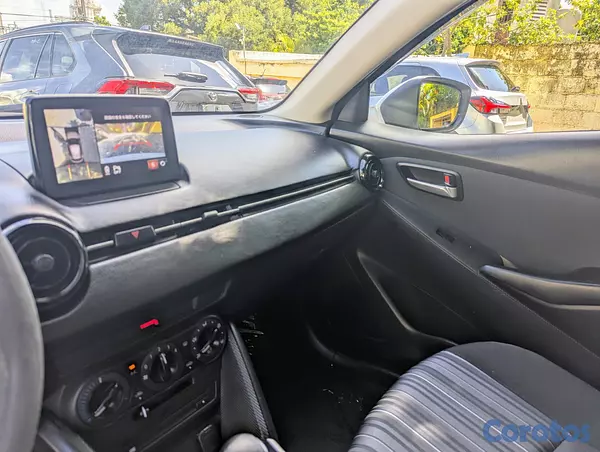 carros - Mazda Demio 2020 10