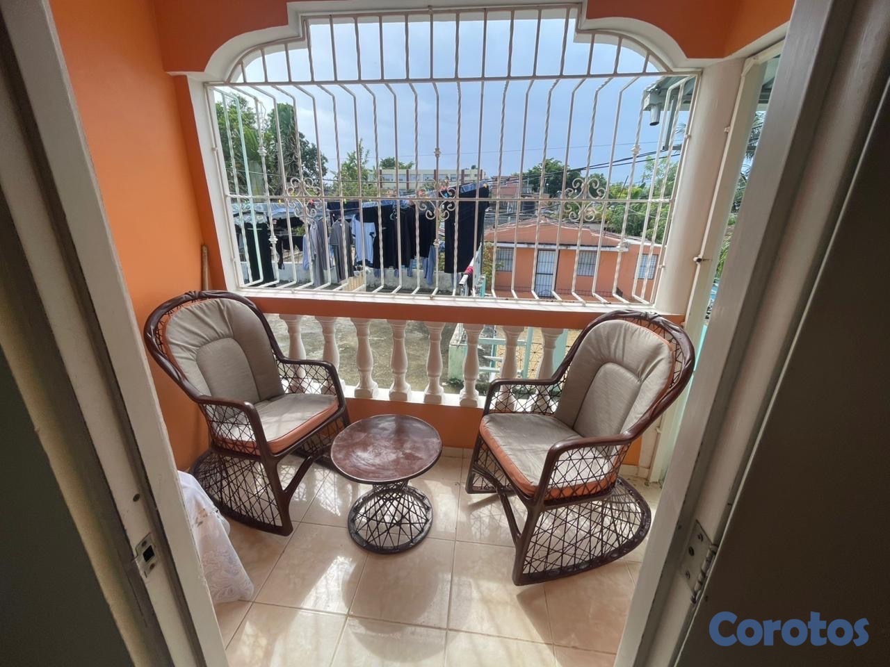muebles y colchones - 2 MECEDORAS CON SU MESA - NEGOCIABLE
 3