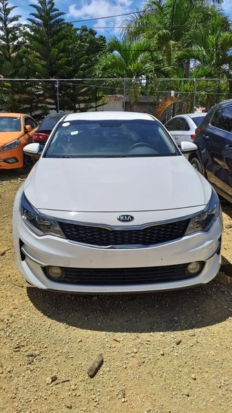 carros - KIA K5 2017 BLANCODESDE: RD$ 700,000-Automático