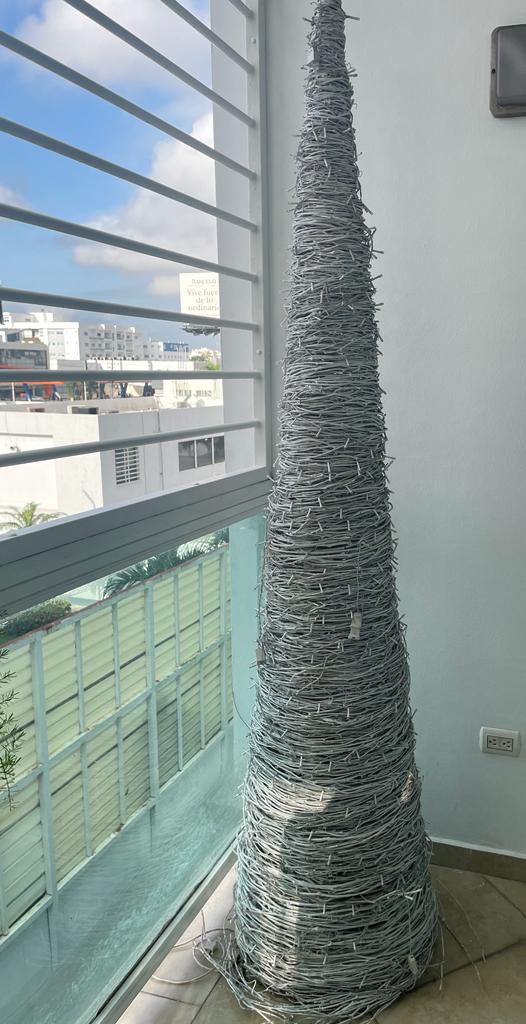 decoración y accesorios - Vendo lindo Arbol Navidad  en Charamicos