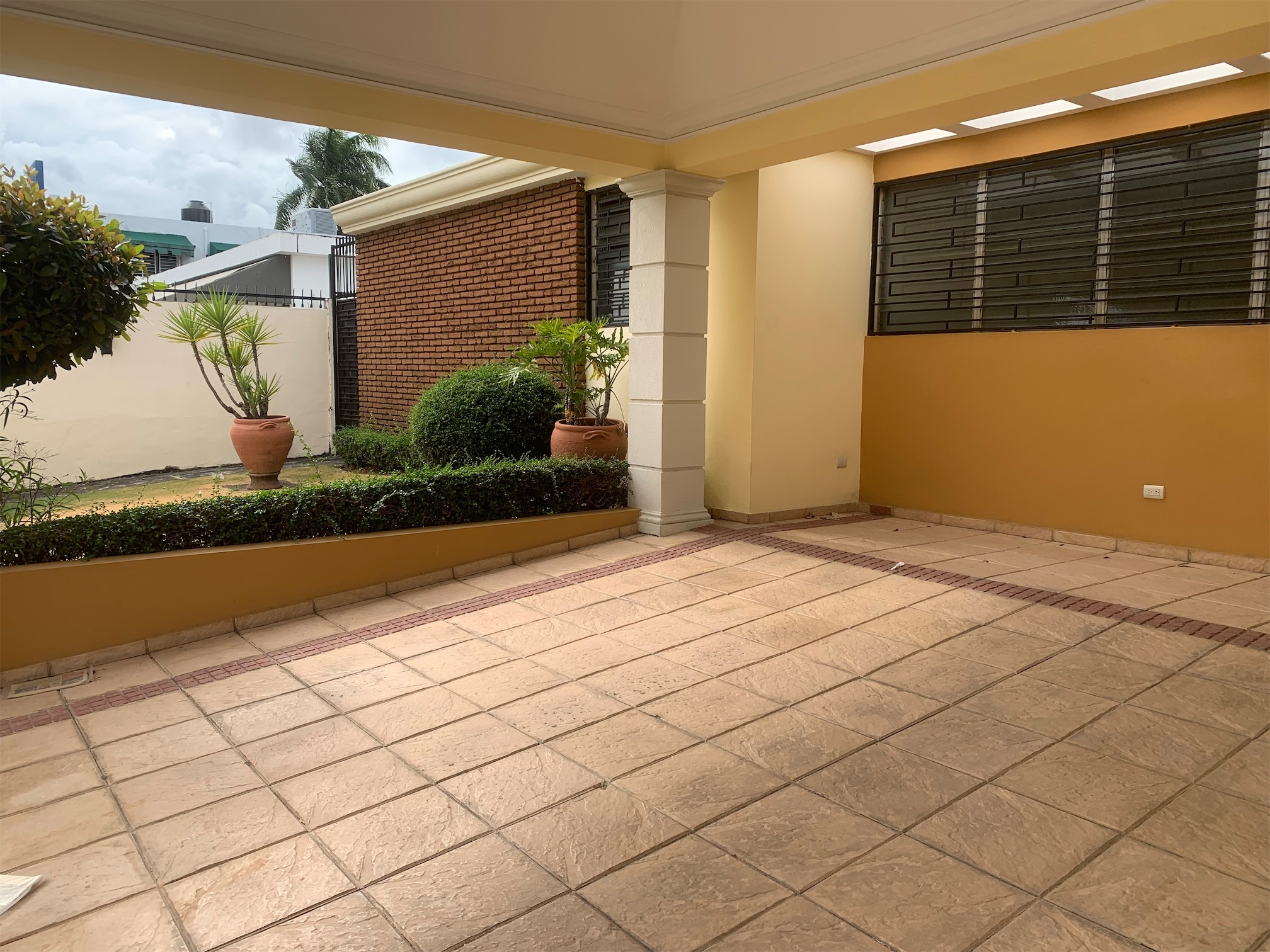 oficinas y locales comerciales - Casa con fines comerciales los prados 7
