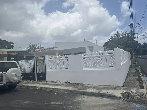 solares y terrenos - Vendo casa de esquina en redencial  2
