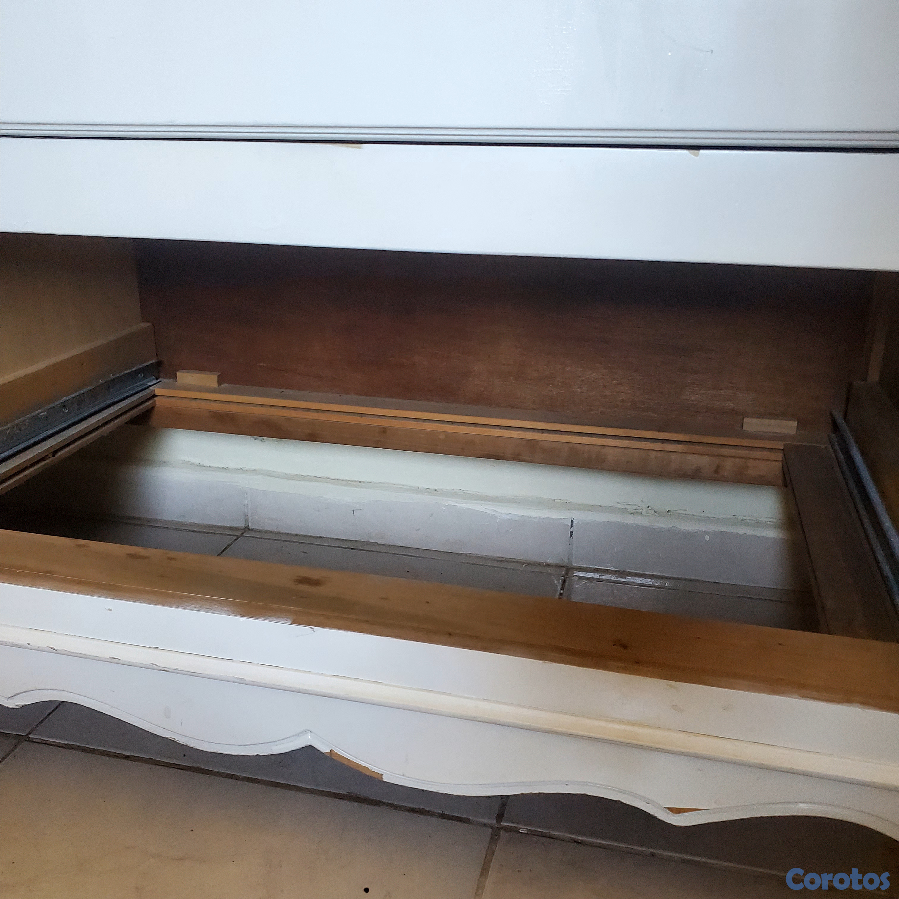 muebles y colchones - Gavetero Comoda 4 cajones. Espejo. Madera Solida 7